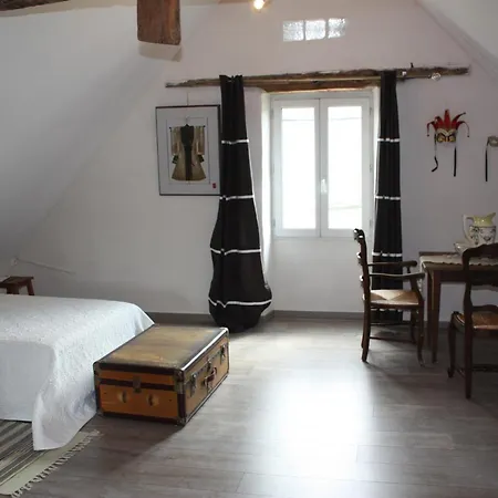 Le Jardin Aux Lilas بيت للعطل *